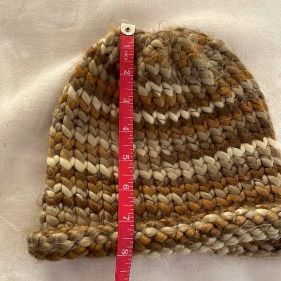 Hand-knitted hat - Picture 7 of 7